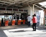 貝塚駅改札口