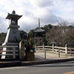 境内に通じる厄除橋